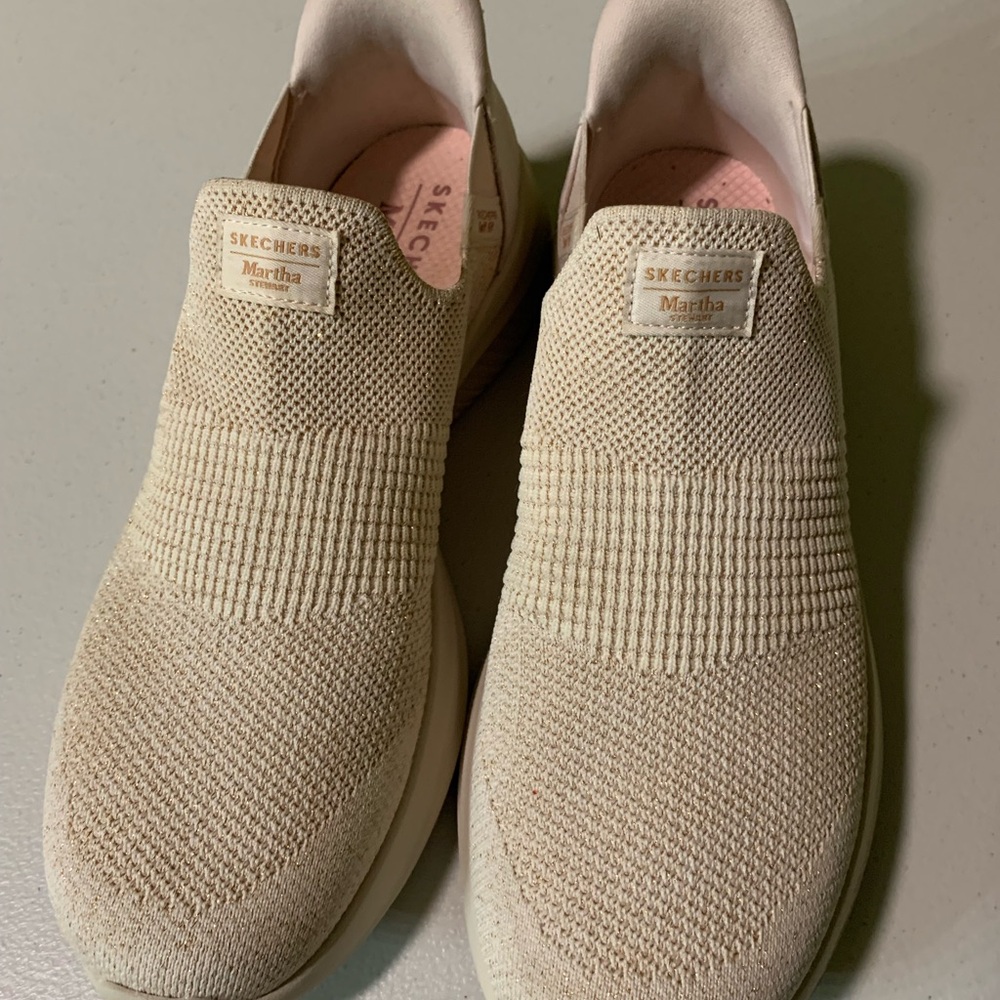 Skechers swift fit slip ons
